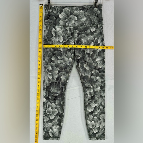 Athleta Women’s Elation Textured Tight black/white Florar Sz S/P Leggings Gym - Picture 8 of 9